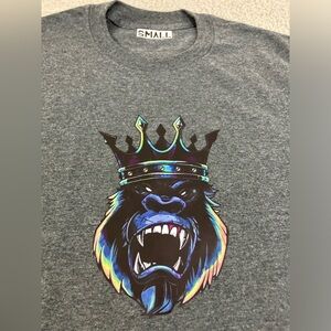 “King G!” | Crowned Gorilla | Powerful Men’s Gray Tee Size Small